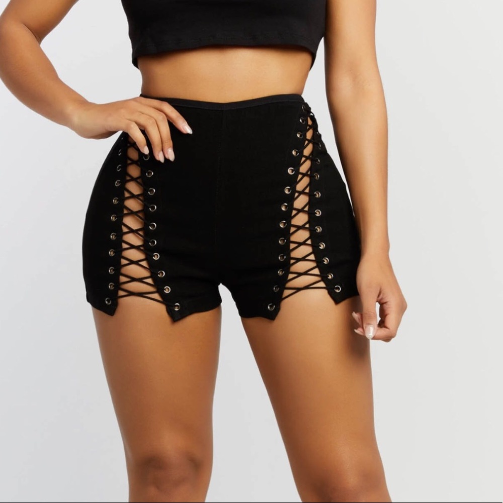 super cute lace up shorts!